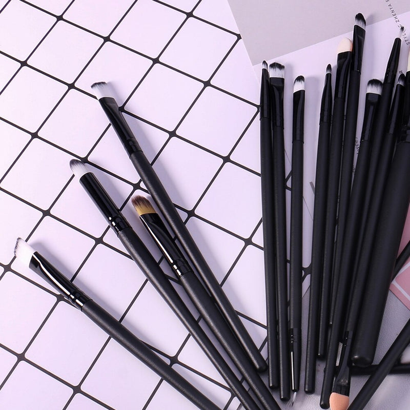 O.TWO.O Makeup Brushes Kit - 20 Pieces