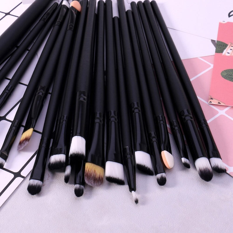 O.TWO.O Makeup Brushes Kit - 20 Pieces