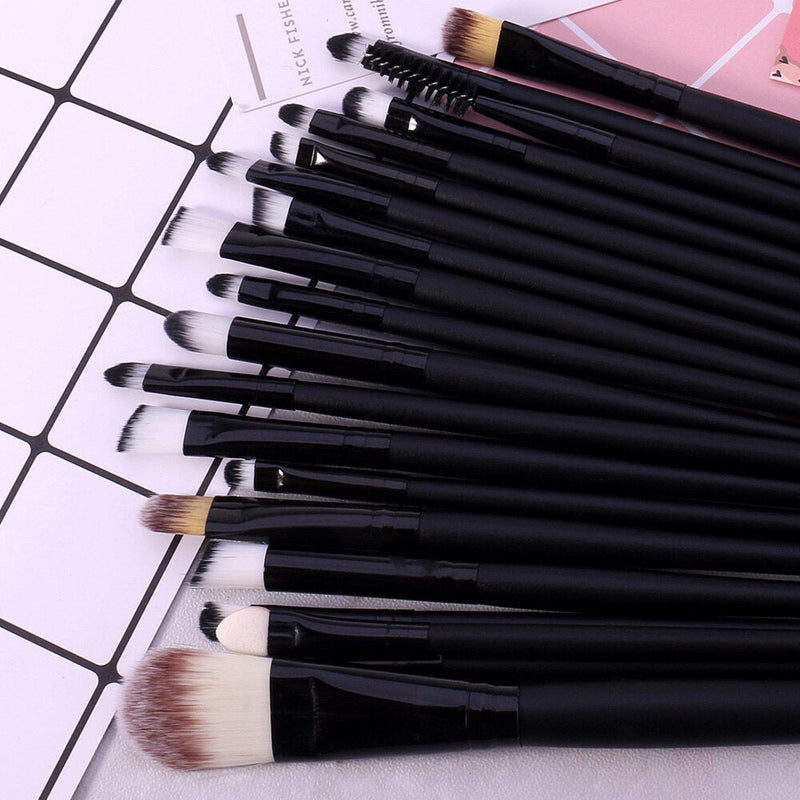 O.TWO.O Makeup Brushes Kit - 20 Pieces